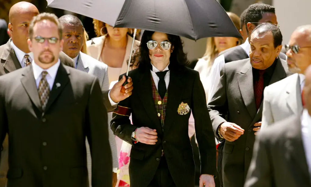 Bạn thân tiết lộ Michael Jackson từng bị lạm dụng khi còn nhỏ - 4