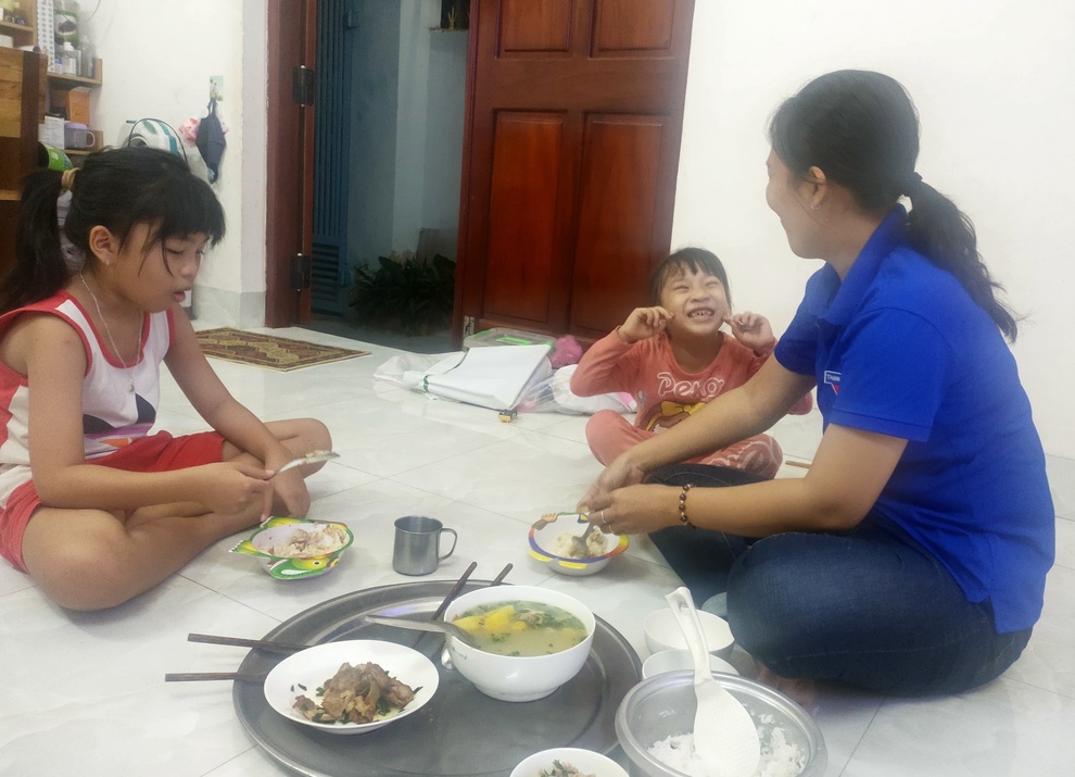 Để con nhỏ, mẹ già ở nhà, những nữ đoàn viên ra tuyến đầu chống dịch - 8 Để con nhỏ, mẹ già ở nhà, những nữ đoàn viên ra tuyến đầu chống dịch - 8