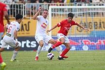 HLV Kiatisuk: "Lee Nguyễn rời sân mang đến lợi thế cho HA Gia Lai"