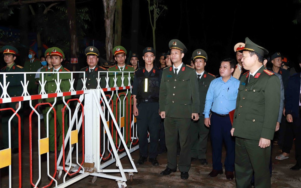 Chúc mừng Sơn Lôi, Thứ trưởng Y tế nhắc Vĩnh Phúc không chủ quan - 1 Chúc mừng Sơn Lôi, Thứ trưởng Y tế nhắc Vĩnh Phúc không chủ quan - 1