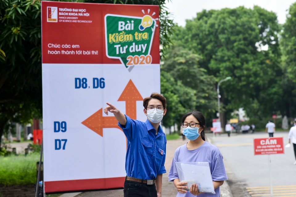 Thí sinh háo hức tham dự Bài kiểm tra tư duy vào trường ĐH Bách khoa Hà Nội - 1 Thí sinh háo hức tham dự Bài kiểm tra tư duy vào trường ĐH Bách khoa Hà Nội - 1