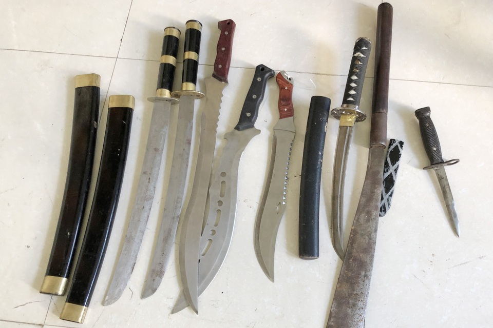 Triệt phá băng nhóm nghi tiêu thụ xe gian, tàng trữ hung khí nguy hiểm - 2 Triệt phá băng nhóm nghi tiêu thụ xe gian, tàng trữ hung khí nguy hiểm - 2