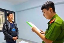 Chủ nhà nghỉ mở sòng xóc đĩa, thu tiền xâu 1 triệu đồng mỗi người