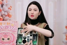 Vụ Chu Thanh Huyền bị tố bán hàng nhập lậu: Quản lý thị trường vào cuộc