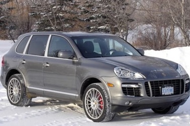 Park Ji Sung “cả gan” lao xe vào sân tập MU