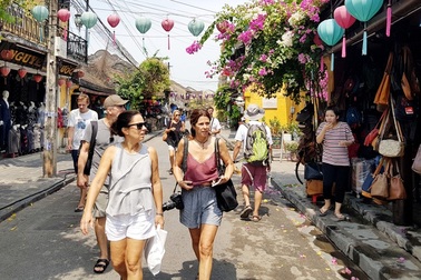 Chịu cú "đánh bồi", doanh nghiệp du lịch đề nghị được “giải cứu”