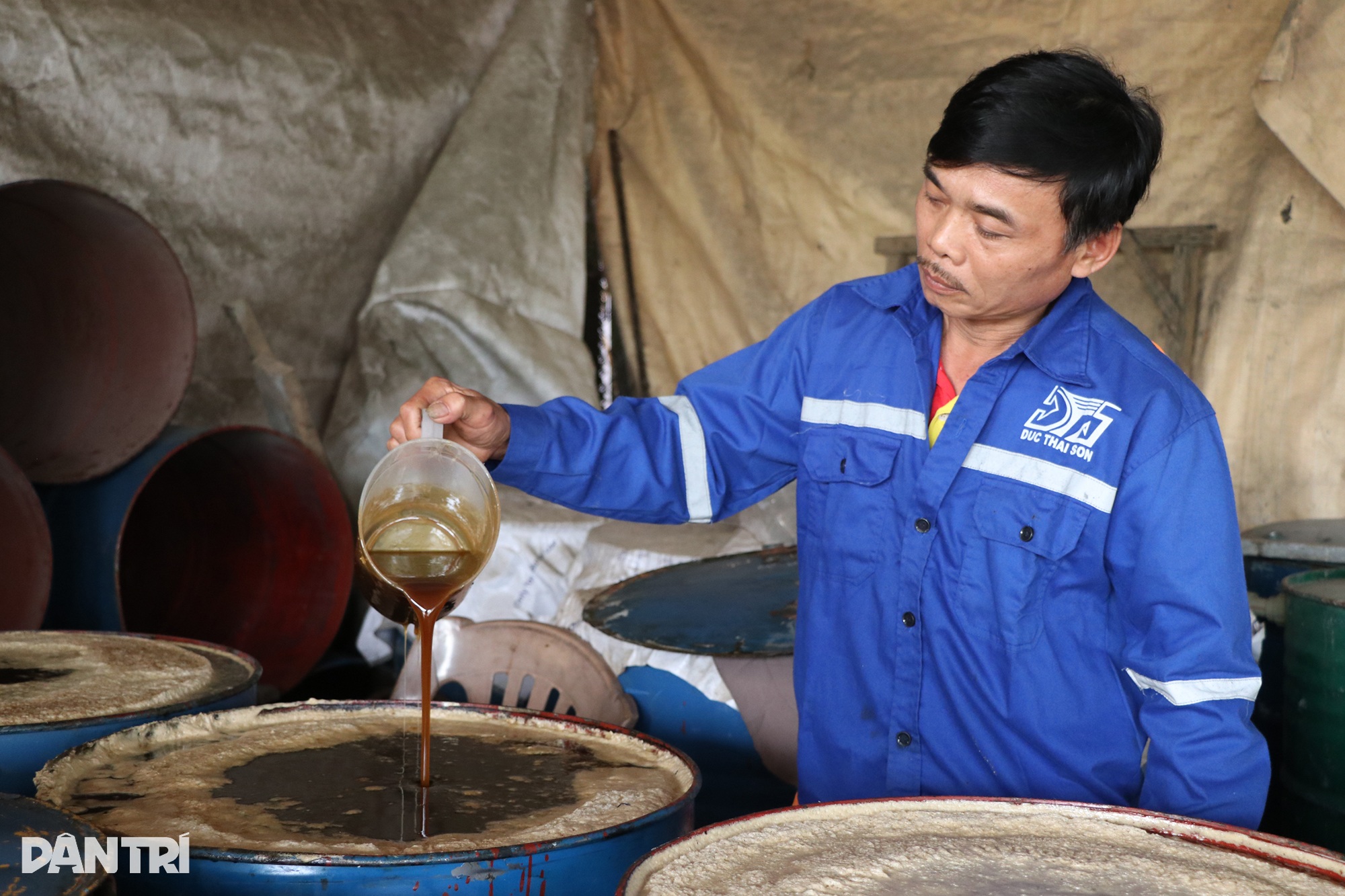 Đổ mồ hôi đứng bếp nấu thứ nước sóng sánh, thơm ngọt gọi Tết - 9 Đổ mồ hôi đứng bếp nấu thứ nước sóng sánh, thơm ngọt gọi Tết - 9