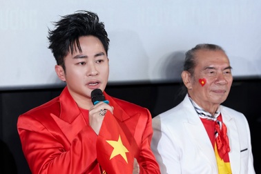 Nguyễn Văn Chung khen Tùng Dương hát "Viết tiếp câu chuyện hòa bình"