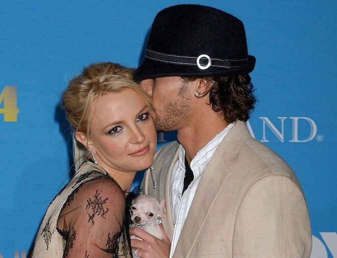 17 năm sống bằng trợ cấp từ Britney Spears, chồng cũ vẫn viết sách kể xấu - 1
