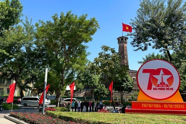 Nắng vàng mùa thu làm đẹp địa danh gắn liền với Ngày Giải phóng Thủ đô