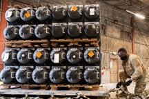 Ông Trump đình chỉ viện trợ của Mỹ cho nước ngoài