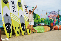 Du lịch hồi sinh, bãi biển Hội An tấp nập du khách