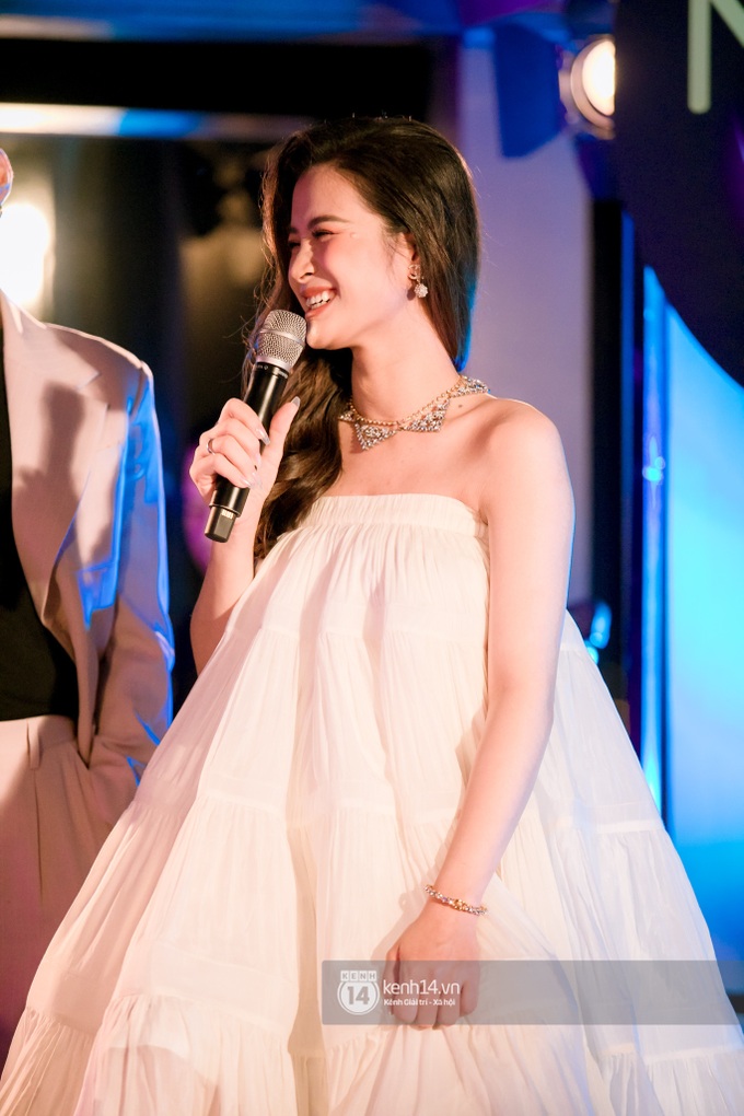 Sắp đến ngày vỡ chum mà mẹ bầu Vbiz hăng quá: Hồ Ngọc Hà làm show riêng, Đông Nhi vẫn đi hát, Thu Thủy ra MV như thường - Ảnh 3. Sắp đến ngày vỡ chum mà mẹ bầu Vbiz hăng quá: Hồ Ngọc Hà làm show riêng, Đông Nhi vẫn đi hát, Thu Thủy ra MV như thường - Ảnh 3.
