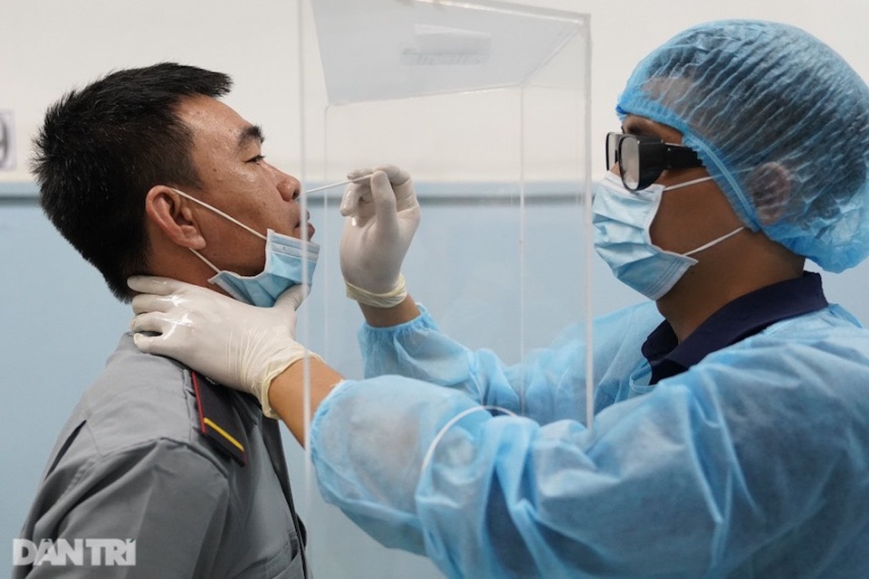 Dốc sức hoàn thành mệnh lệnh khẩn trong đêm để ngăn ngừa Covid-19 - 8 Dốc sức hoàn thành mệnh lệnh khẩn trong đêm để ngăn ngừa Covid-19 - 8