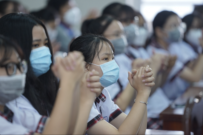 Yếu tố giáo dục đóng vai trò chủ đạo ảnh hưởng đến sự hình thành và phát triển tâm lý của học sinh.