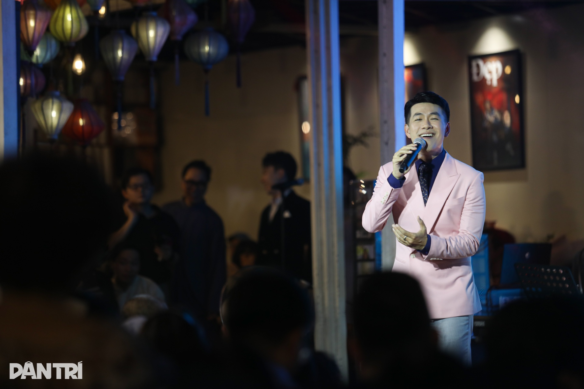 Hồng Nhung, Quang Dũng hòa giọng tưởng nhớ 24 năm ngày mất Trịnh Công Sơn - 10 Hồng Nhung, Quang Dũng hòa giọng tưởng nhớ 24 năm ngày mất Trịnh Công Sơn - 10