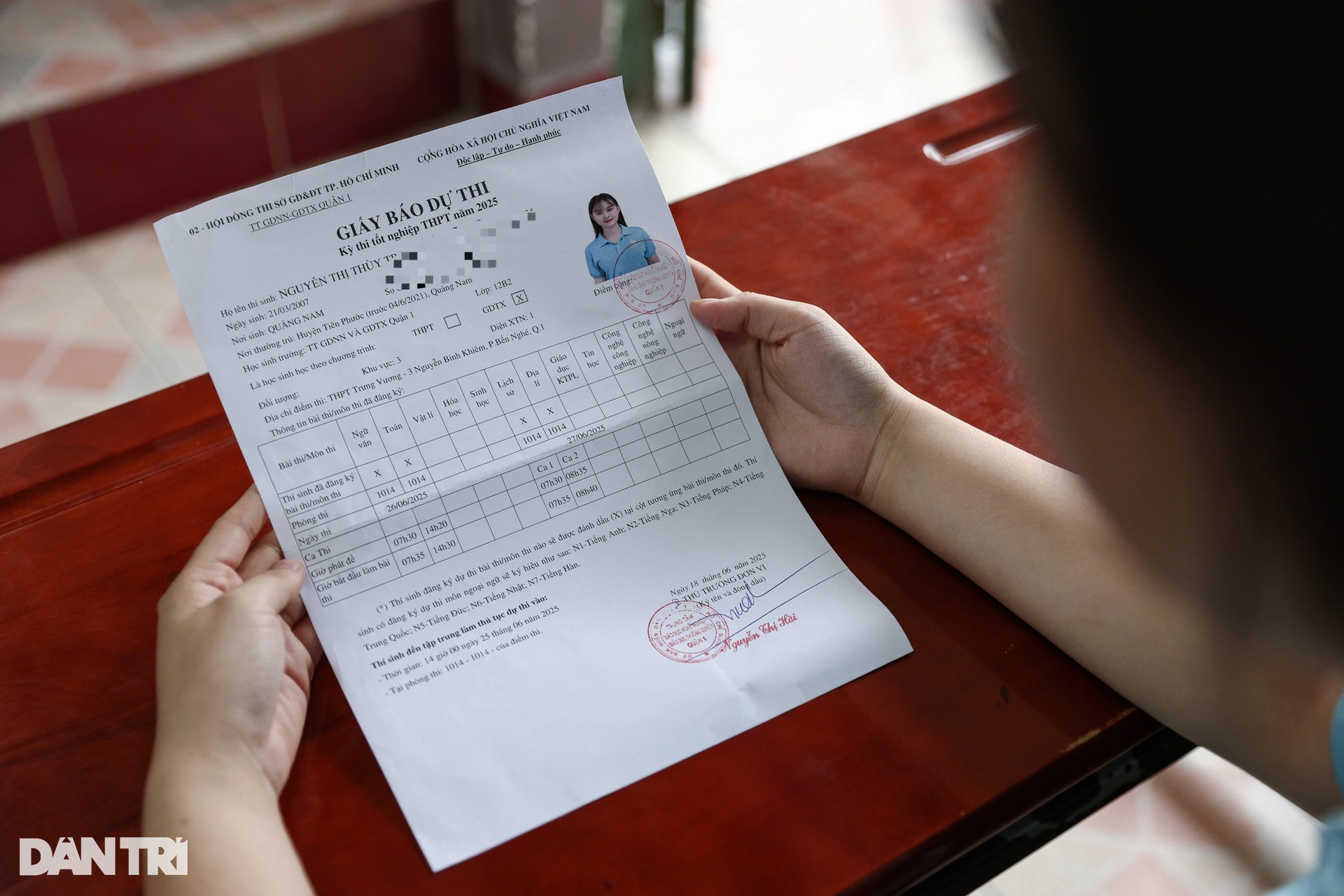 Thí sinh TPHCM rạng rỡ trong ngày làm thủ tục sự thi THPT - 8 Thí sinh TPHCM rạng rỡ trong ngày làm thủ tục sự thi THPT - 8