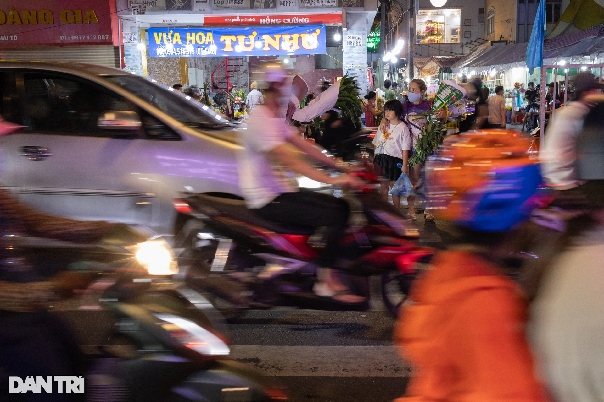 Ngộp thở ở chợ hoa lớn nhất TPHCM ngày giáp Tết - 6 Ngộp thở ở chợ hoa lớn nhất TPHCM ngày giáp Tết - 6