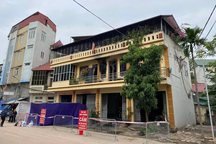 7 người mắc kẹt trong ngôi nhà cháy, một người tử vong