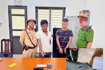 CSGT Hà Nội phát hiện hai thanh niên tàng trữ ma túy