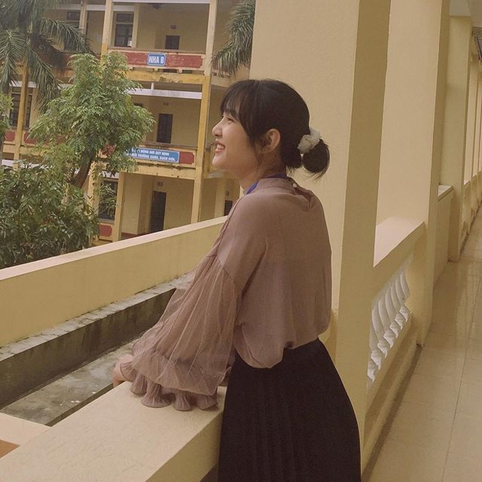 Bị chụp lén, cô giáo Thanh Hóa nổi tiếng bất thình lình vì quá xinh - 3 Bị chụp lén, cô giáo Thanh Hóa nổi tiếng bất thình lình vì quá xinh - 3