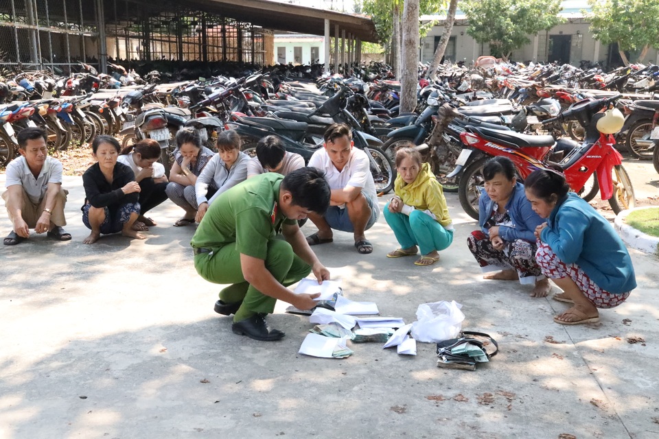 Thu hơn nửa tỷ đồng tại sòng xì dách - 1 Thu hơn nửa tỷ đồng tại sòng xì dách - 1