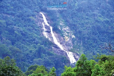 Thác Lụa - vẻ đẹp hoang sơ giữa đại ngàn