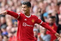 Vượt qua Messi, C.Ronaldo trở thành "ông hoàng" kiếm tiền