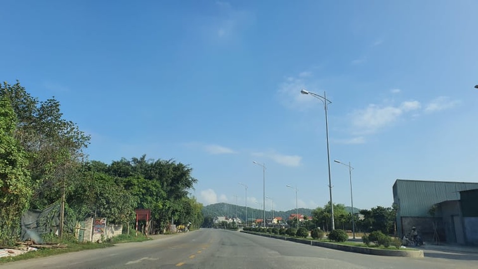 CSGT lập chốt, những đoàn xe dấu hiệu quá tải bất ngờ biến mất - 5 CSGT lập chốt, những đoàn xe dấu hiệu quá tải bất ngờ biến mất - 5