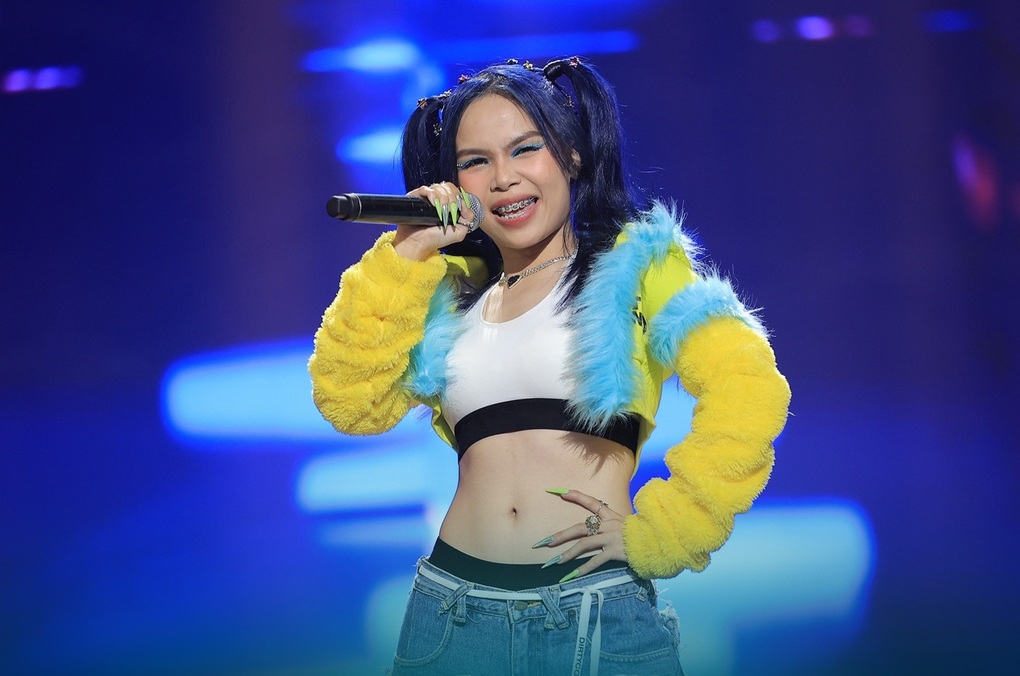 Nữ rapper gây sốt với giọng ca độc lạ và gu thời trang táo bạo - 1 Nữ rapper gây sốt với giọng ca độc lạ và gu thời trang táo bạo - 1