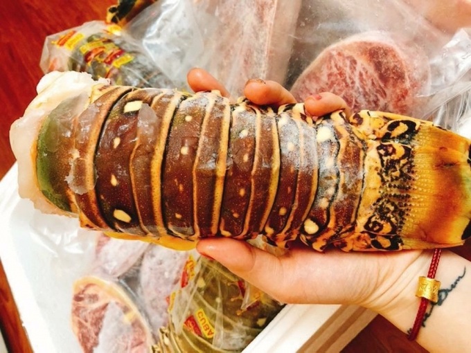 Đuôi tôm hùm cấp đông đi máy bay về Việt Nam hét giá 3 triệu đồng/kg - Ảnh 1. Đuôi tôm hùm cấp đông đi máy bay về Việt Nam hét giá 3 triệu đồng/kg - Ảnh 1.