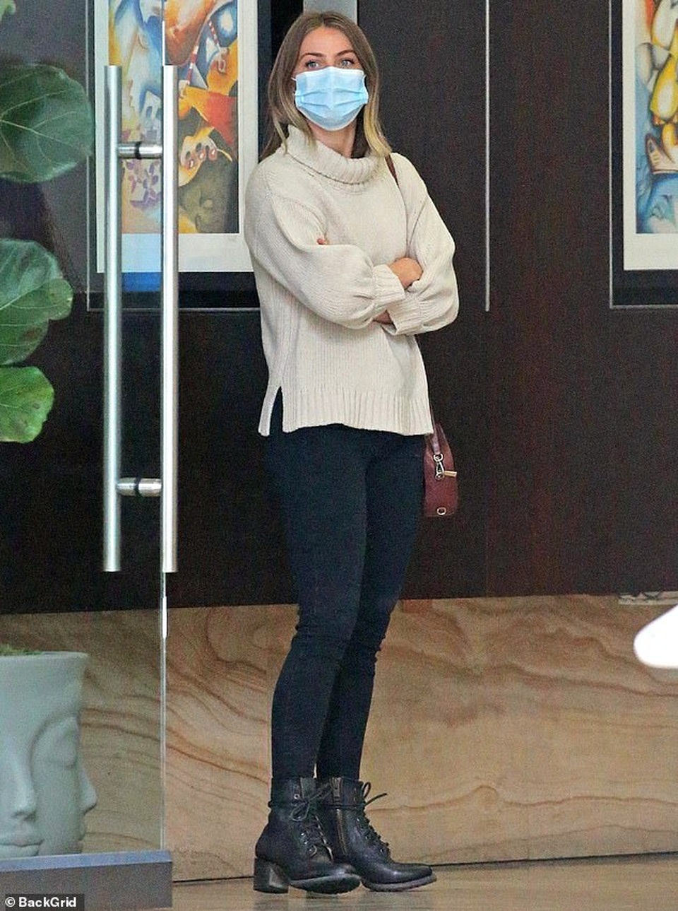 Alessandra Ambrosio đeo khẩu trang chạy trên phố - 10 Alessandra Ambrosio đeo khẩu trang chạy trên phố - 10