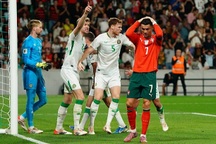 Ronaldo đá hỏng 11m ở Bồ Đào Nha, Tây Ban Nha và Italy thắng ấn tượng