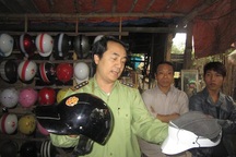 Hà Nội: 70% mũ bảo hiểm không có chức năng… bảo hiểm!