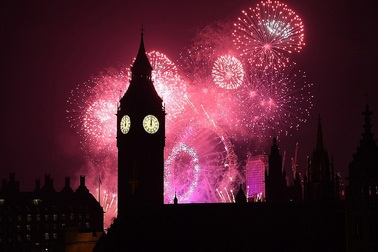 Pháo hoa rợp trời châu Âu chào đón năm mới 2017
