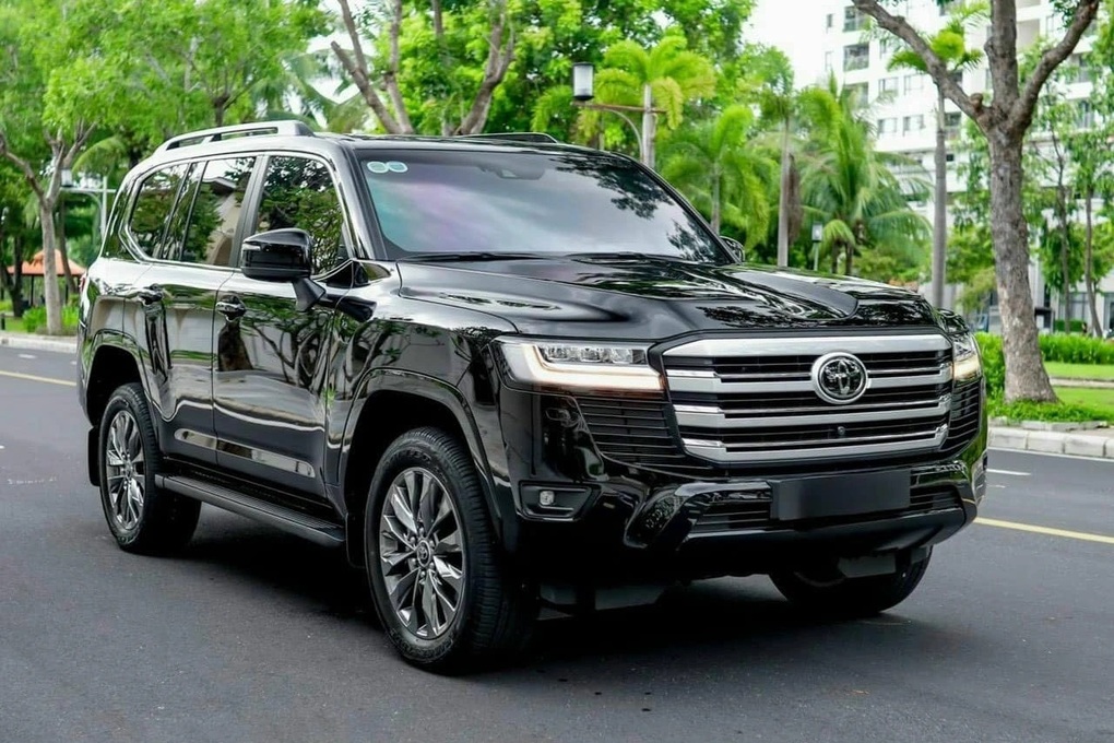 Land Cruiser 2024 đội giá nửa tỷ đồng vẫn không có xe giao ngay - 3