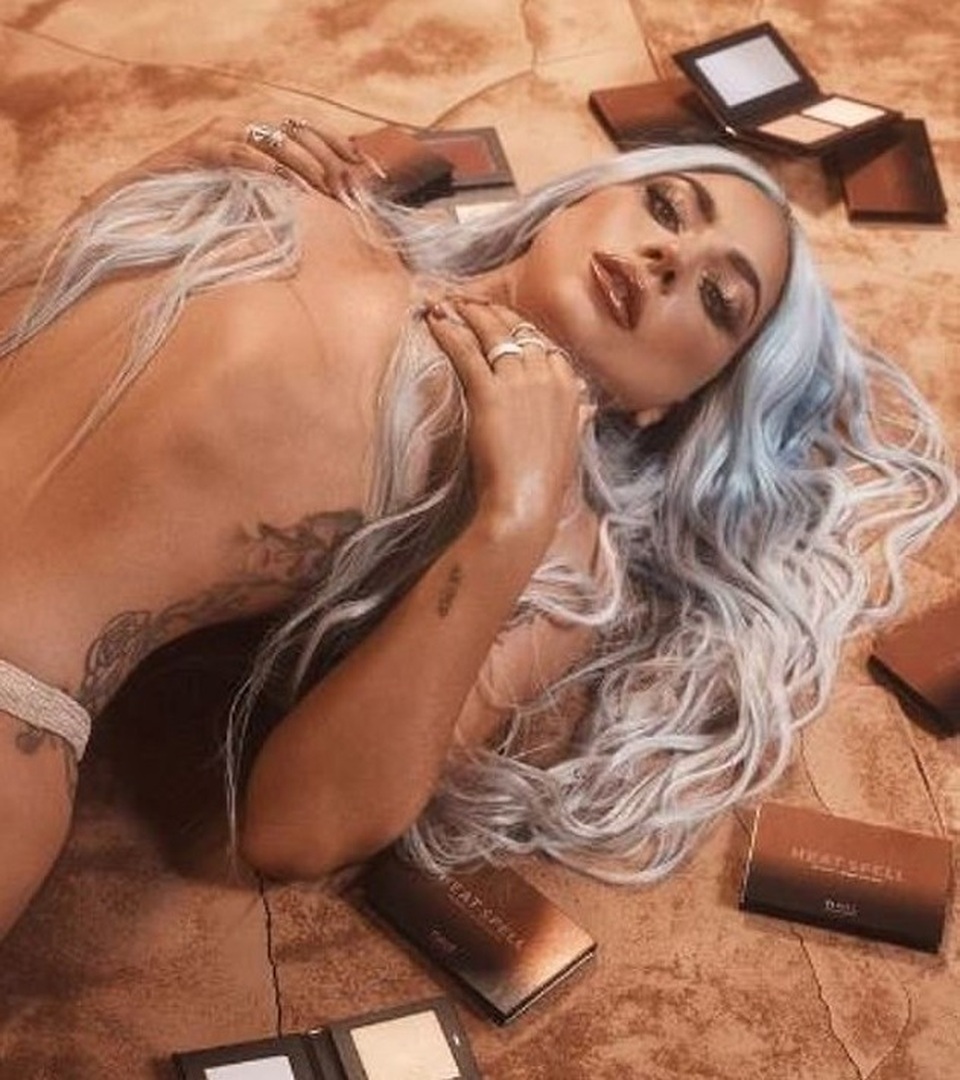 Lady Gaga hở bạo quảng cáo mỹ phẩm - 1 Lady Gaga hở bạo quảng cáo mỹ phẩm - 1