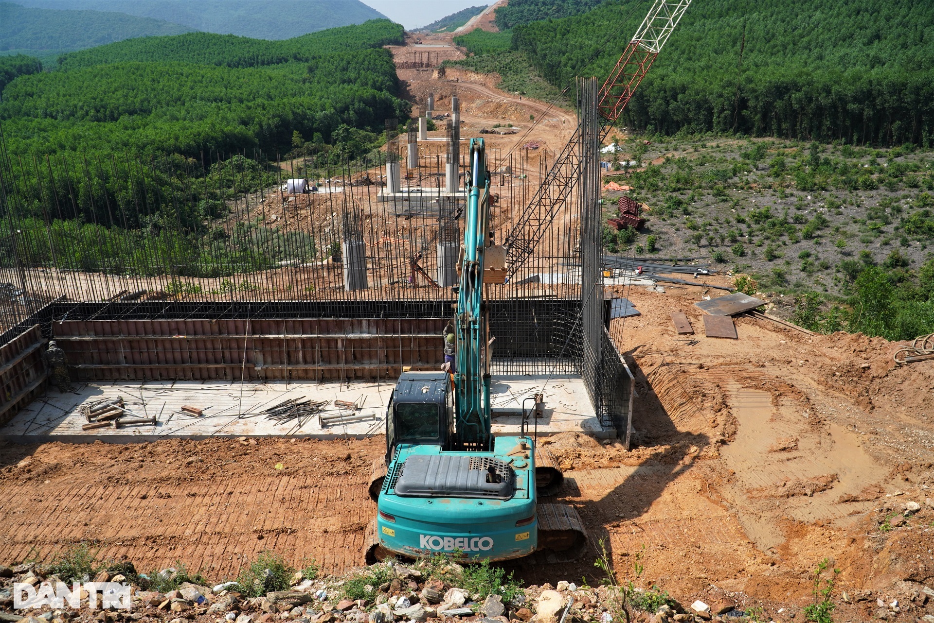 Công nhân không nghỉ lễ 2/9, khoét núi thi công hầm cao tốc Bắc - Nam - 5 Công nhân không nghỉ lễ 2/9, khoét núi thi công hầm cao tốc Bắc - Nam - 5