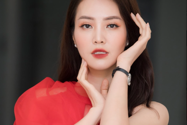 Á hậu Thụy Vân: "Từ sân bay đến viện mà lòng tôi như "lửa đốt""