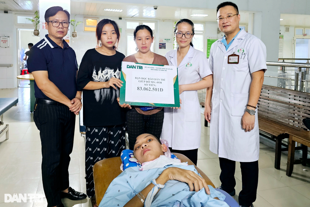 Người mẹ có con trai nguy kịch sau tai nạn được giúp hơn 200 triệu đồng - 1 Người mẹ có con trai nguy kịch sau tai nạn được giúp hơn 200 triệu đồng - 1