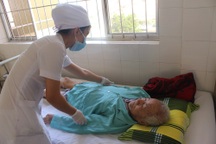 Khánh Hòa: Thay khớp háng nhân tạo thành công cho cụ ông 100 tuổi