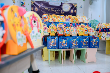 Thạch Long Hải mang Tết Trung thu đến Bệnh viện Nhi đồng Thành phố