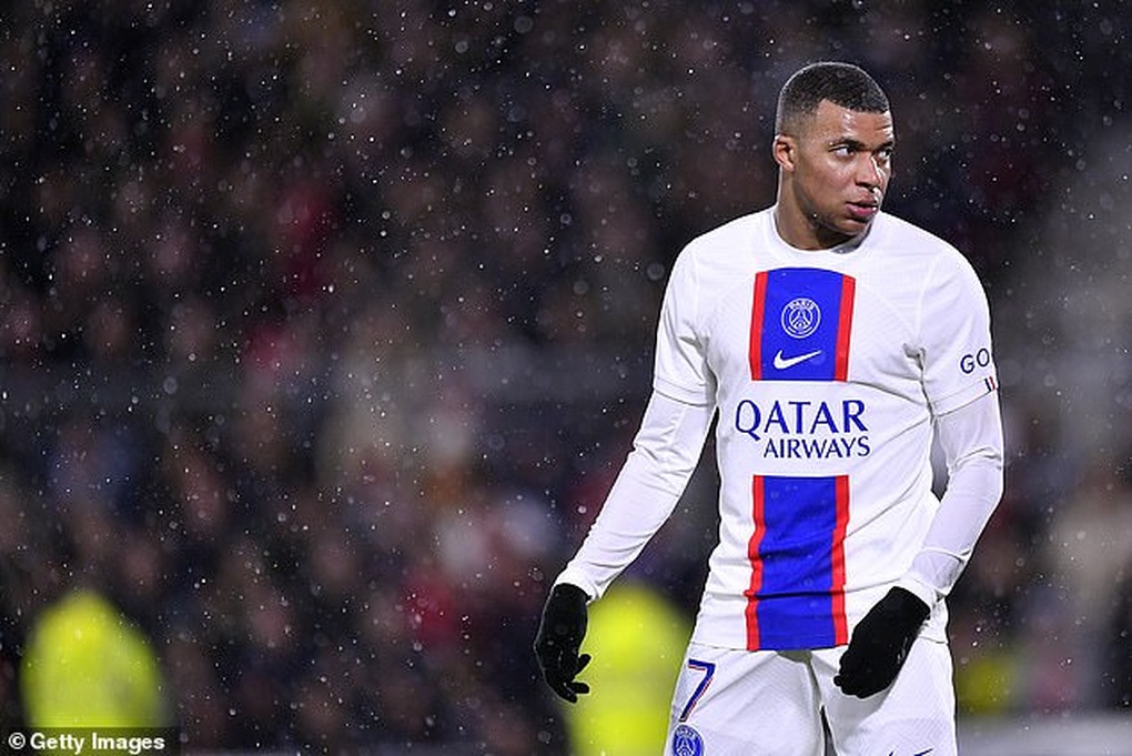 Mbappe đi vào lịch sử PSG, tái diễn pha ăn mừng phản cảm của Martinez - 1 Mbappe đi vào lịch sử PSG, tái diễn pha ăn mừng phản cảm của Martinez - 1