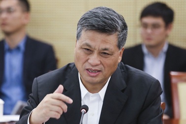 Tỉnh trưởng Quảng Đông tặng nhầm tranh chân dung đối thủ cho Thị trưởng Seoul