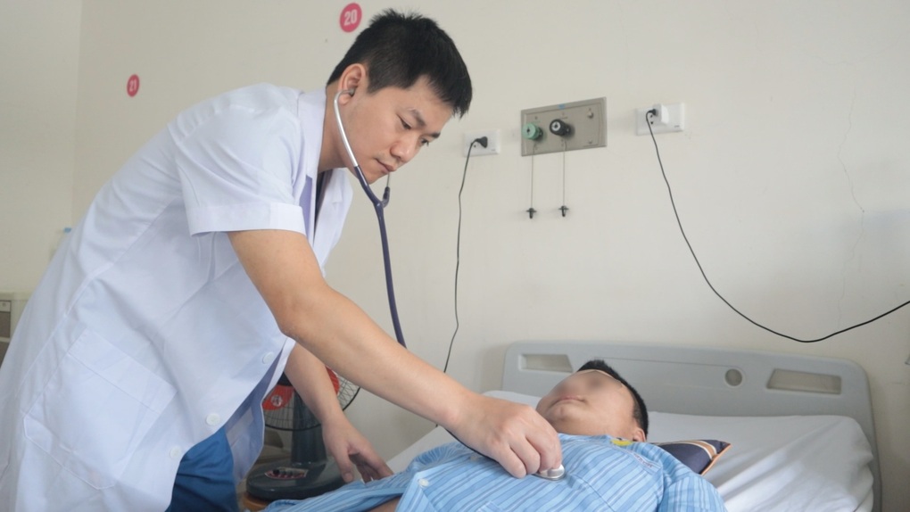 Hà Nội: Nổ lốp khi đang sửa xe, thanh niên 18 tuổi nguy kịch - 1 Hà Nội: Nổ lốp khi đang sửa xe, thanh niên 18 tuổi nguy kịch - 1