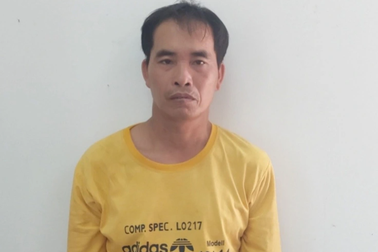 Bắt "yêu râu xanh" dở trò đồi bại với bé gái gần 2 năm