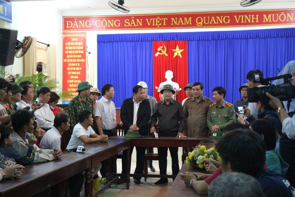 Thừa Thiên Huế cảnh báo người dân không ra khỏi nhà trong suốt 21 tiếng - 11 Thừa Thiên Huế cảnh báo người dân không ra khỏi nhà trong suốt 21 tiếng - 11