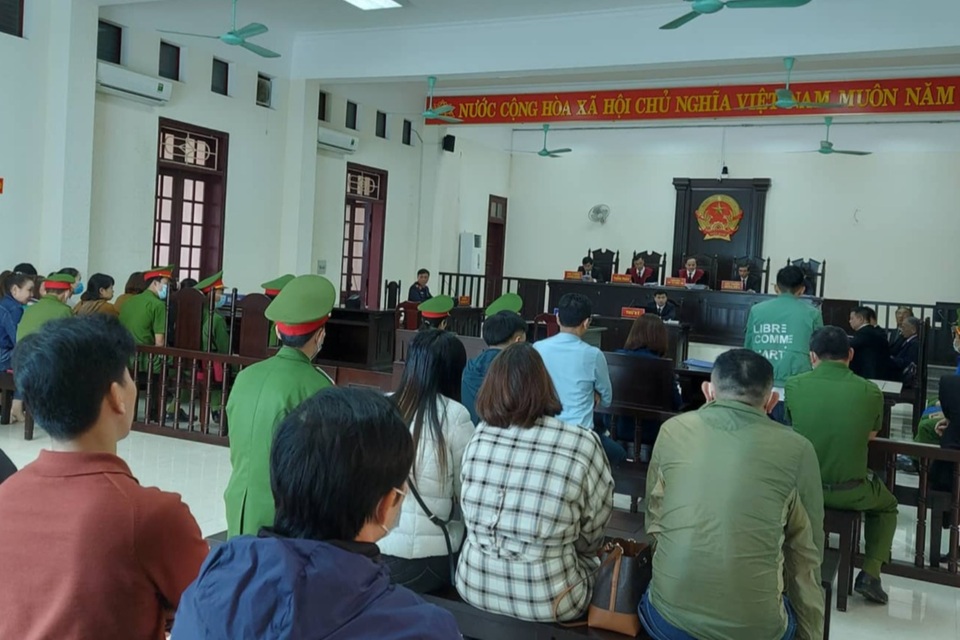 Lừa đảo, chiếm đoạt hơn 330 tỷ đồng, nữ quái lãnh án chung thân - 2 Lừa đảo, chiếm đoạt hơn 330 tỷ đồng, nữ quái lãnh án chung thân - 2