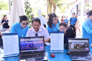 Hãng bay đầu tiên bỏ phụ thu dịch vụ  xuất vé, khách lợi đủ đường