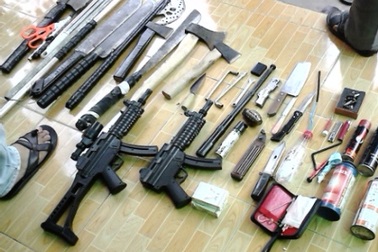 Kiểm tra nhà trọ, đụng "nam thanh nữ tú" đập đá tập thể